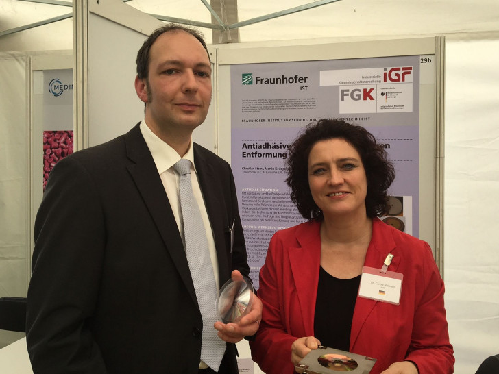 Dr.-Ing. Christian Stein vom Fraunhofer IST und Dr. Carola Reimann MdB. Foto: Privag