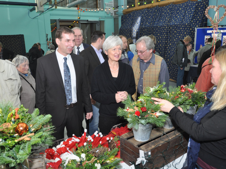 Bernd Schauder (von links), Christiana Steinbrügge und Klaus Bätcke werden den Basar eröffnen. Foto: Lebenshilfe