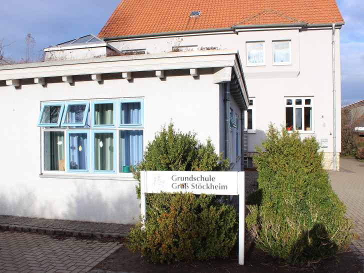 Unter anderem soll das Bestandsgebäude der Grundschule Stöckheim saniert werden. Archivbild.