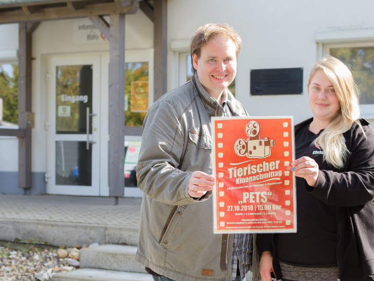 Vorstandsmitglied Benjamin Kozlowski und Tierheimleiterin Christin Furmanski hoffen auf rege Teilnahme beim Kinonachmittag. Foto: Tierschutzverein Salzgitter und Umgebung e.V.
