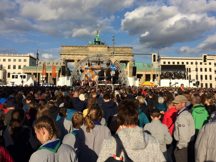 Open-Air-Veranstaltung am Brandenburger Tor. Foto: Ajab/Lars Dedekind