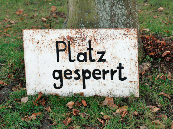 Die Rasenplätze in Braunschweig bleiben aufgrund der Witterung weiter gesperrt. Foto:  Frank Vollmer