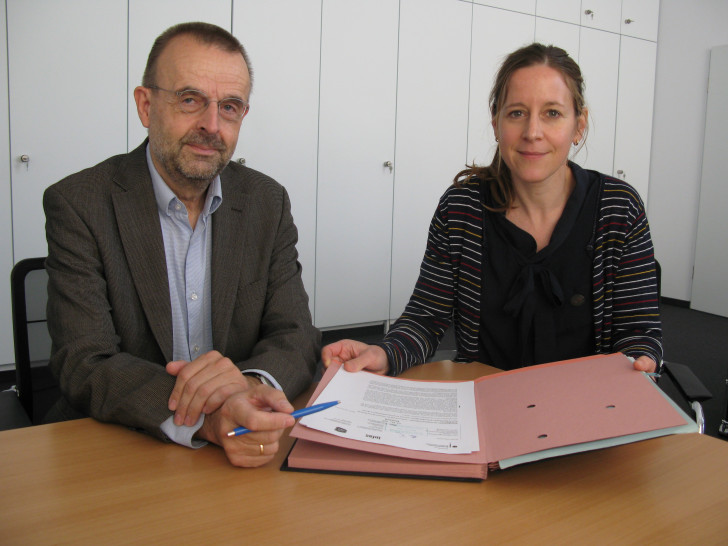 v.l. Dr. Friedrich Habermann (Leiter des Gesundheitsamtes) und Sozialdezernentin Monika Müller. Foto: Stadt Wolfsburg