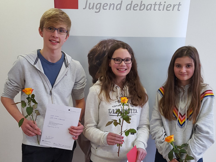 Die drei Debattanten der Großen Schule. Von links: Jonas Spoors (9c), Elisabeth Selle (9a) und Sara Pimenta Lange (9a)