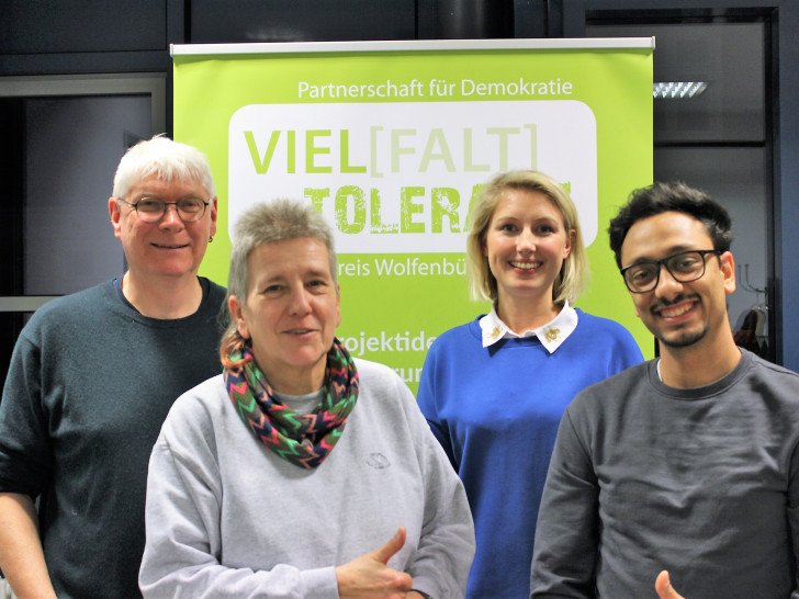 Axel Klingenberg, Sabine Resch-Hoppstock, Heide Gebhardt und Besnik Salihi stellen die Partnerschaft für Demokratie vor (v.li.). 
