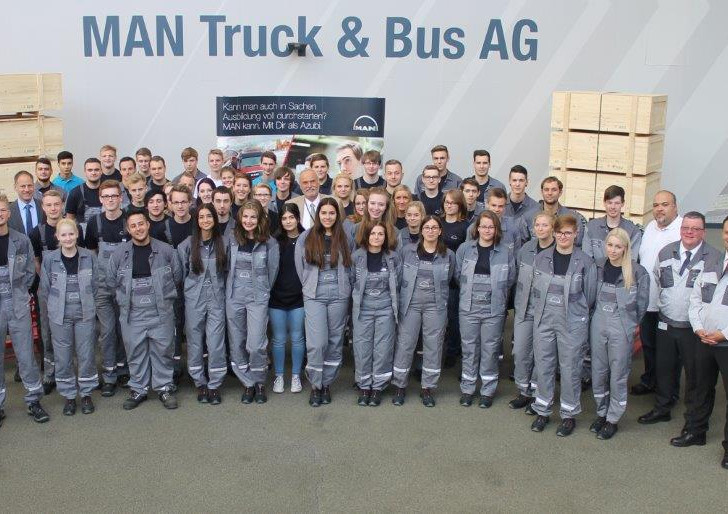 Die Zukunft im Blick: 45 junge Auszubildende begannen am 1. September im MAN- Ausbildungszentrum Salzgitter ihren nächsten Lebensabschnitt.
Foto: MAN Truck & Bus AG
