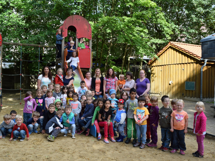 Die Kinder der Kita Kunterbunt und ihre Erzieherinnen freuen sich auf das Sommerfest am 18. Juli von 11 bis 16 Uhr statt. Foto: Stadt Goslar