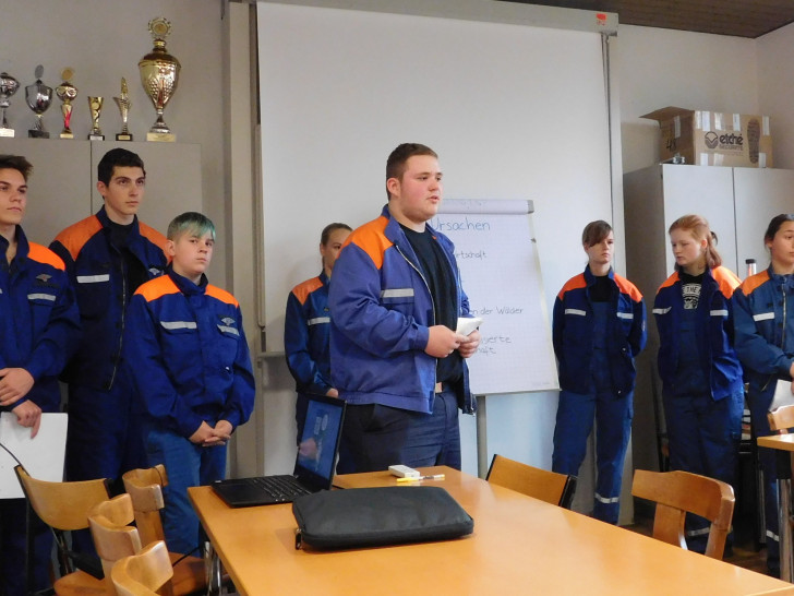 Die Teilnehmer mussten ihre Fertigkeiten unter anderem in den Bereichen Feuerwehrwissen, Technik in der Feuerwehr und im Sport beweisen. Foto: Kreisjugendfeuerwehr
