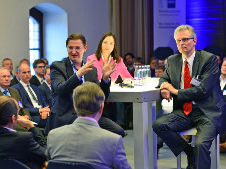 Johann Jungwirth, AnjeGering und Karsten Lemmer in der Diskussion. Fotos: IHK Braunschweig
