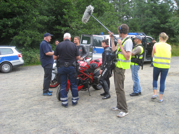 Am vergangenen Sonntag führte die Polizeiinspektion Goslar mit Unterstützung des Landkreises Goslar, der Johanniter Unfallhilfe und dem TÜV-Nord eine Motorradkontrolle durch. Hierbei wurden 154 Geschwindigkeits-Verstöße festgestellt. Foto: Polizei 