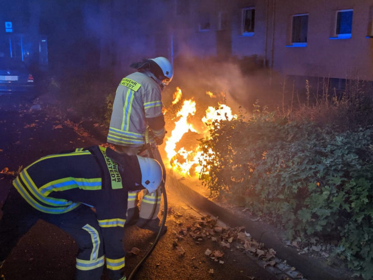Zunächst wurde nur das Feuer in der Leipziger Straße gemeldet. Fotos: Feuerwehr Helmstedt