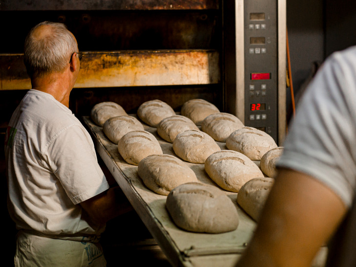 Wer in der Backstube arbeitet,
macht einen harten Job. Zu viele Bäckereien speisen ihre Mitarbeiter trotzdem mit Niedriglöhnen ab, kritisiert die Gewerkschaft NGG.
Foto: NGG