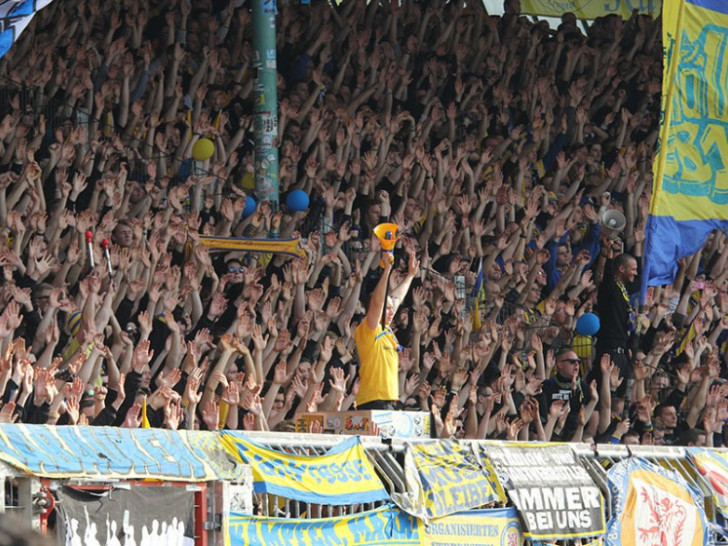 Die Fans können sich über das Eröffnungsspiel im heimischen Stadion freuen. Symbolfoto: Frank Vollmer