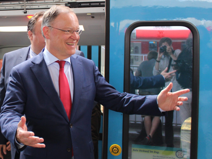 Ministerpräsident Stephan Weil und Wirtschaftsminister Olaf Lies am Hauptbahnhof Braunschweig, Foto: Jan Borner