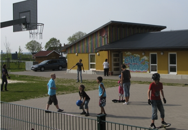 Kinder vor dem Kinder- und Jugendtreff Lichtenberg. Symbolfoto: Stadt Salzgitter