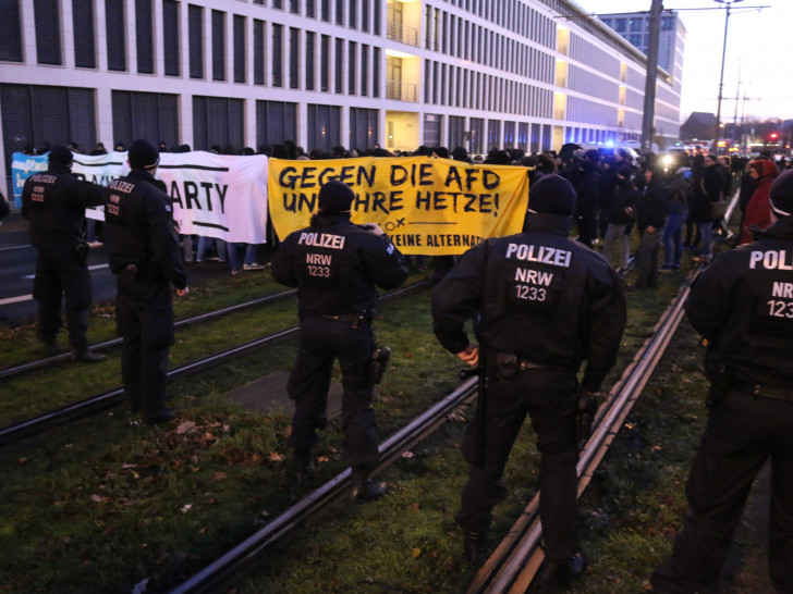 Protest gegen den AfD-Bundesparteitag in Braunschweig im vergangenen Jahr. Das Bündnis gegen Rechts ruft auch zum anstehenden Landesparteitag zu Demonstrationen auf.