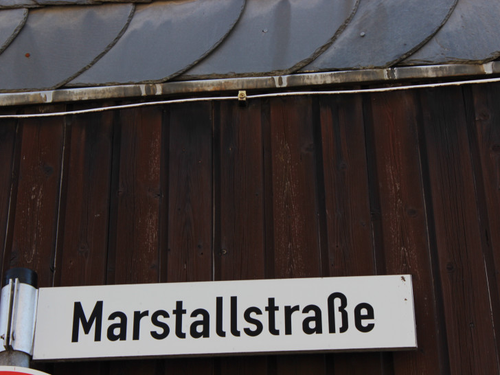 Im heutigen Teil unserer Straßenserie geht es um die Marstallstraße, die sich zwischen Marktstraße und Bäckerstraße befindet. Fotos: Anke Donner