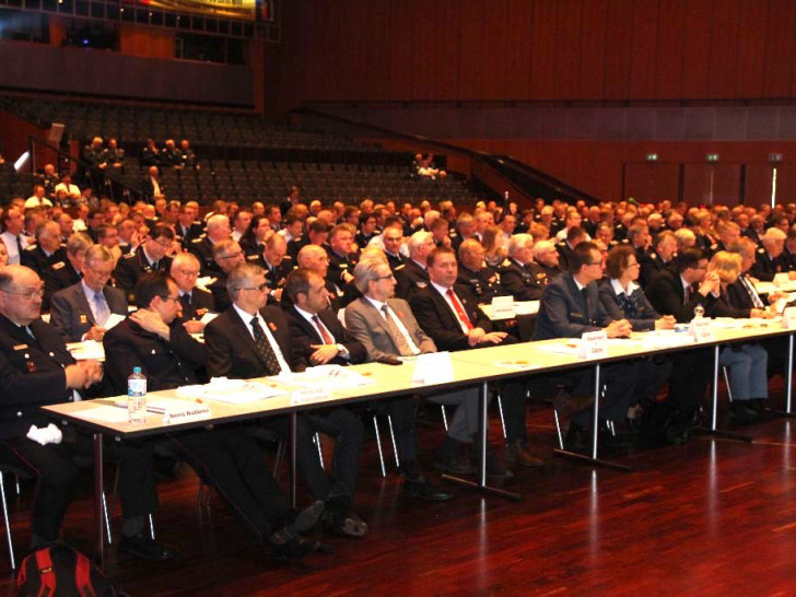 Zahlreiche prominente Besucher waren zur 105. Landesverbandsversammlung des Landesfeuerwehrverbandes Niedersachsen gekommen. Fotos: Meißner