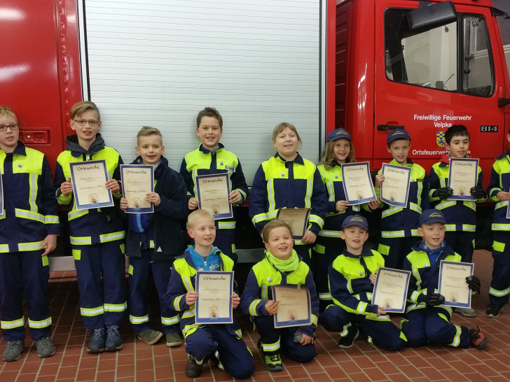 "Wir gratulieren euch recht herzlich zum Brandfloh…tolle Leistung, habt ihr super gemacht." Foto: Feuerwehren der Samtgemeinde Velpke