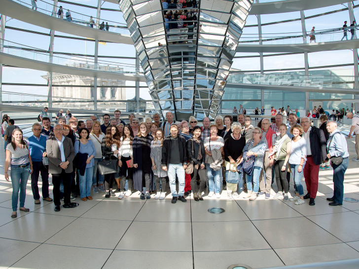 Die Besuchergruppe im Reichstag. Foto: Büro Priesmeier