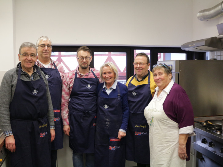 Thomas Pink, Rainer Porath, Ivica Lukanic, Winfried Pink kochten mit dem Suppenküchen-Team. Foto: Braumann