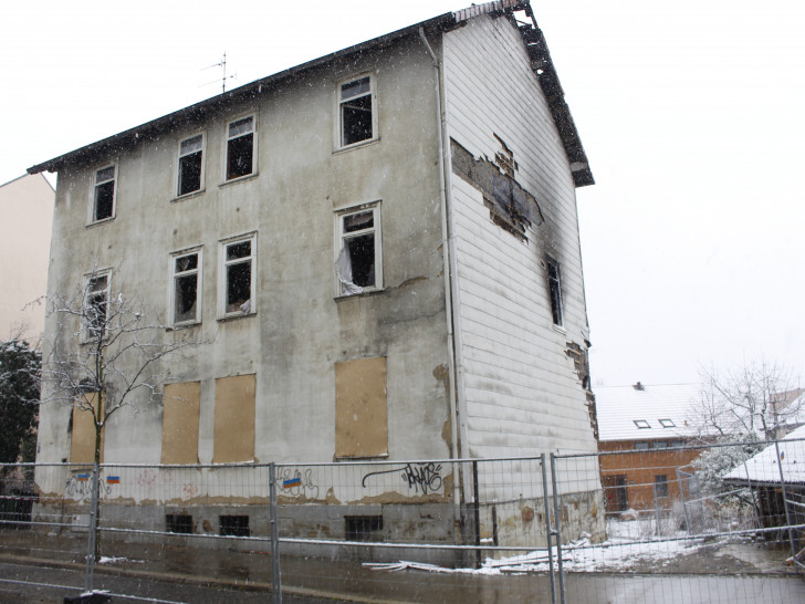 Das Wohnhaus in der Hochstraße nach dem verheerenden Brand. Foto: Nino Milizia