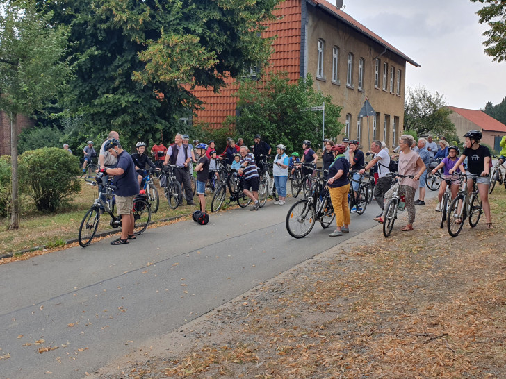 Rund 60 Pilgerer machten sich am Sonntag auf, den Norden des Pfarrverbandes zu erkunden. Fotos: Pfarrverband Schöppenstedt Süd