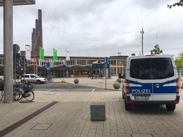 Der Weg der Gastfans vom Hauptbahnhof zum Stadion erfordert häufig ein hohes Polizeiaufgebot. Foto: Archiv/Frank Vollmer