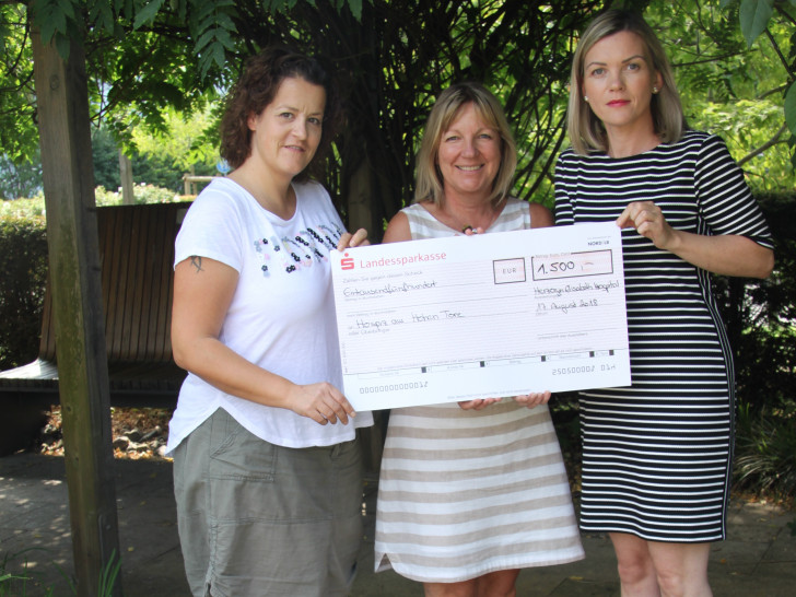 Stephanie Osterloh, Petra Gottsand und Claudia Rossow (v. li.). Foto:  Herzogin Elisabeth Hospital 