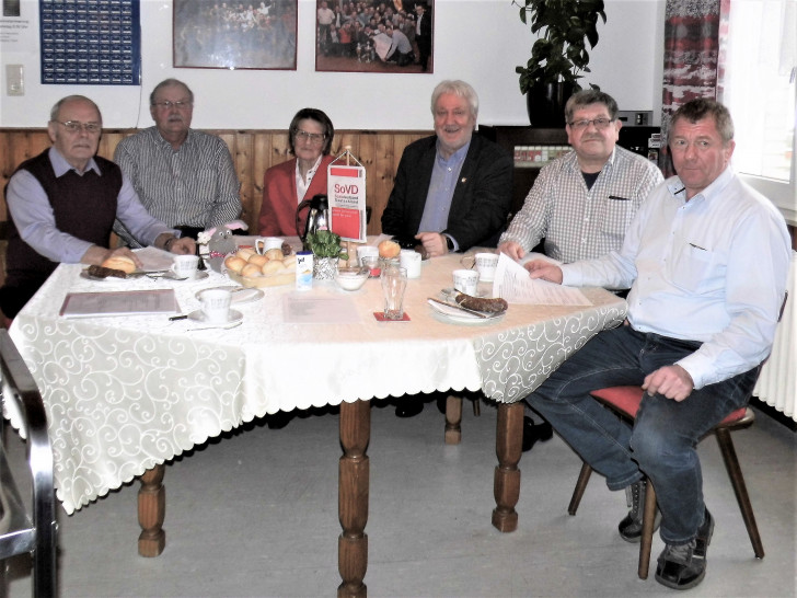 Werner Mennecke 1. Vors., Henning Schacht 2. Vors., Annegret Mennecke, SchatzmeisterinSchriftführerin, Heinz Kaatsch, Kreisvorsitzender, Christian Reiss, Beisitzer, Thomas Bracke, Beisitzer. Foto: 