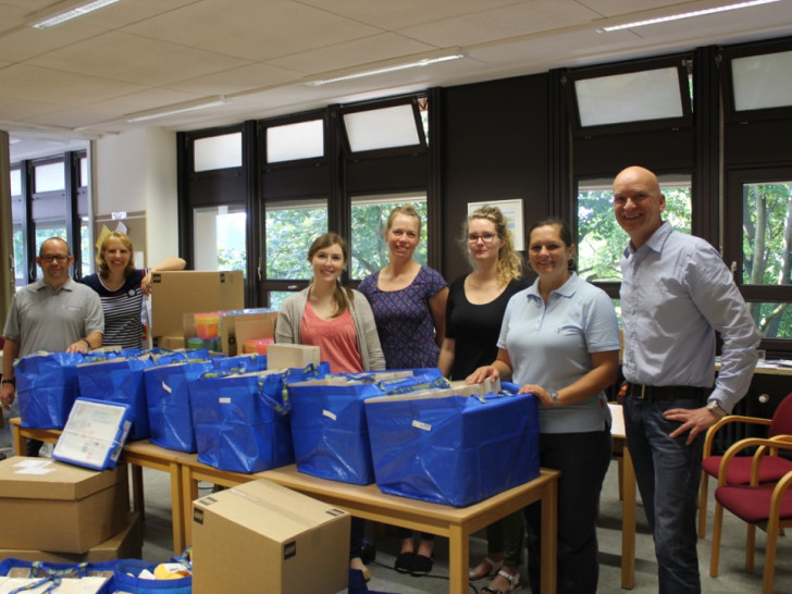 Stiftung der Wirtschaftsjunioren Braunschweig überreicht Spenden der Grundschule Ilmenaustraße. Foto: Wirtschaftsjunioren