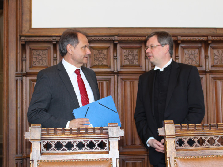 Bereits im April stellten Oberbürgermeister Ulrich Markurth und Landesbischof Dr. Christoph Meyns das Braunschweiger Jubiläumsprogramm vor. Foto: Nick Wenkel