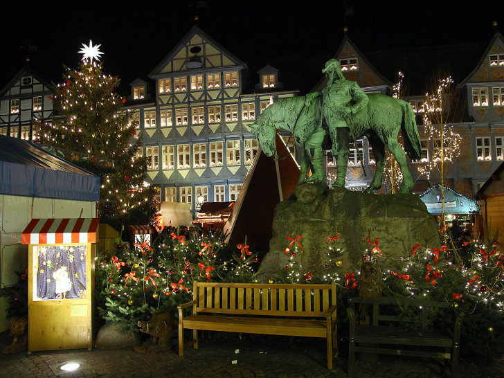 Die dunkle Jahreszeit wirft ihre Schatten voraus: Ab Mitte November wird der Weihnachtsmarkt aufgebaut. Archiv-Foto: Thorsten Raedlein