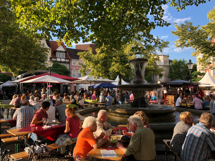 Peine lädt in diesem Jahr zum 15. Weinfest ein.

Foto: Stadtmarketing Peine