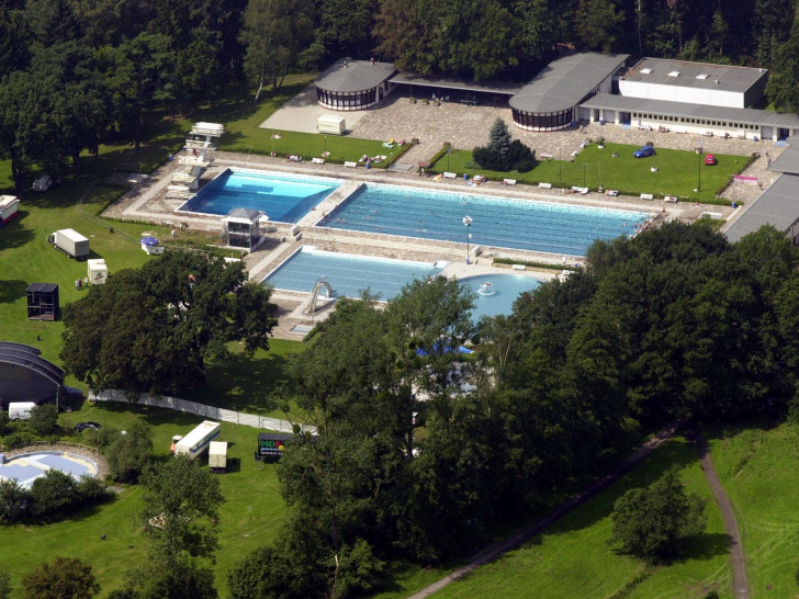 Ab dem 12. Mai kann auch im VW-Bad draußen geschwommen werden. Foto: Stadt Wolfsburg