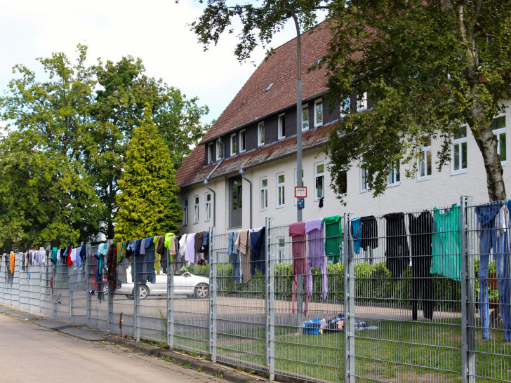 In der letzten Woche wurde bekannt, dass sich bis zu 2.500 Menschen in der Erstaufnahmestelle in Braunschweig befinden. Jetzt könnte es eine dramatische Wende geben, Deutschland will scheinbar Grenzkontrollen einführen. Foto: Sina Rühland