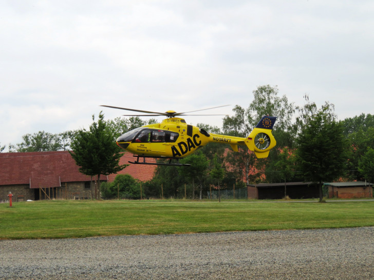 Landung des Rettungshubschraubers Christoph 30 aus Wolfenbüttel auf dem Gelände Gut Riechenberg. Foto: Feuerwehr Goslar