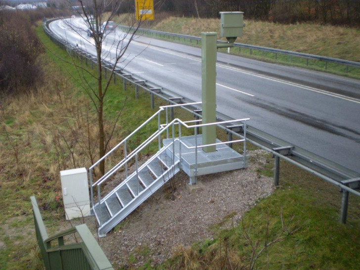 ffenbar sehr eilig hatte es vor kurzem ein Autofahrer auf der B 82 in Fahrtrichtung Seesen. In Höhe des Heizkraftwerkes im Verlauf der Ortsumgehung Langelsheim war der Fahrzeugführer mit 183 Stundenkilometern unterwegs. Symbolfoto: Landkreis Goslar