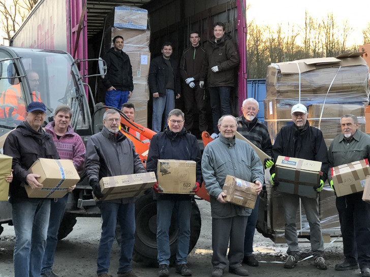 Die Helfer vom Freundeskreis Satu Mare haben den ersten Hilfstransporter für Satu Mare voll beladen auf die Reise geschickt. Foto: Thorsten Raedlein/Stadt Wolfenbüttel
