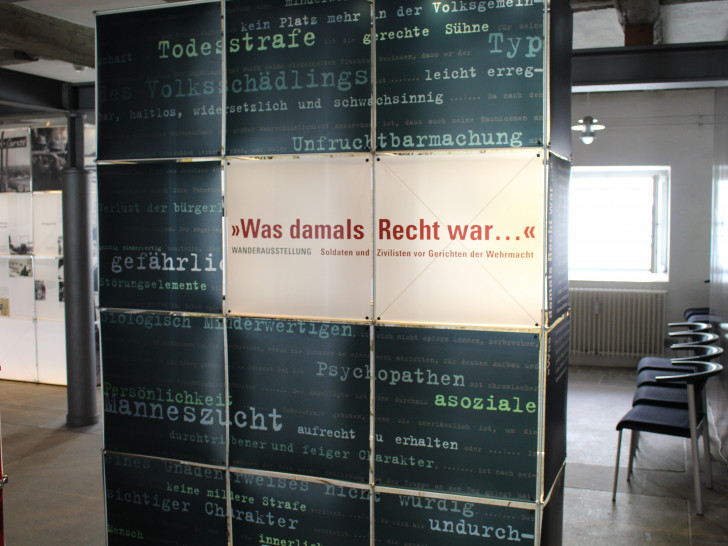 Eingangsbereich der Ausstellung "Was damals Recht war" in der Kommisse. Fotos: Jan Borner