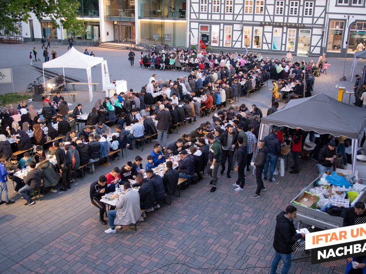 Die islamische Gemeinschaft Milli Görus feierte mit Nachbarn ein Iftar-Essen in Goslar. Foto: IGMG Goslar