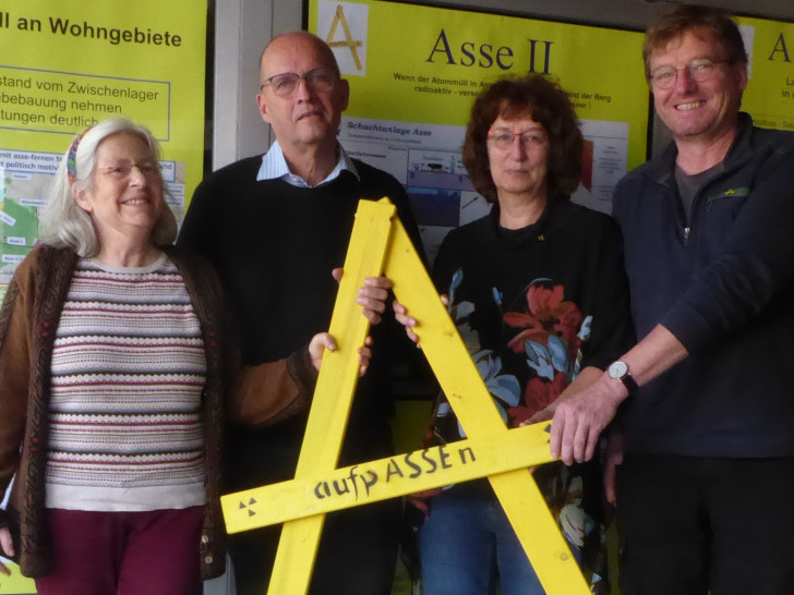 Ursula Kleber, Johannes Philipp, Heike Wiegel und Udo Stünkel bilden den Vorstand des aufpASSEn e.V., der sich kritisch mit der Lagerung radioaktiver Abfälle im ehemaligen Bergwerk Asse auseinandersetzt. Foto: 
