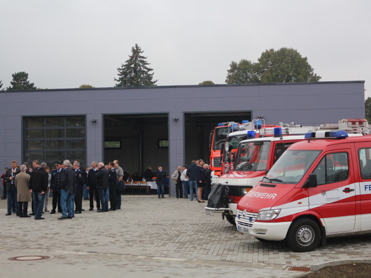 Leiferde hat ein neues Feuerwehrhaus. Es wurde am Mittwoch seiner Bestimmung übergeben. Fotos: Robert Braumann