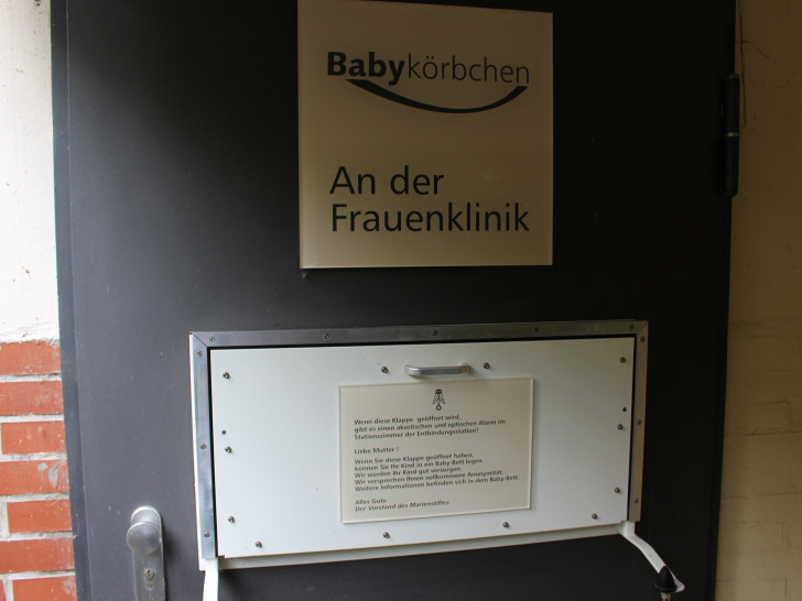 Babykörbchen am Marienstift. Foto: Robert Braumann