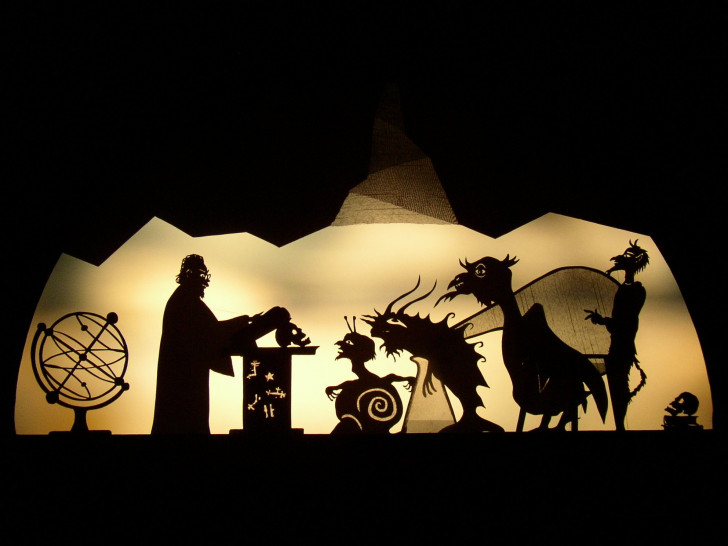 Eine Schattentheater-Szene aus Dr. Faustus. Foto: Schattentheater Vagantei Erhardt