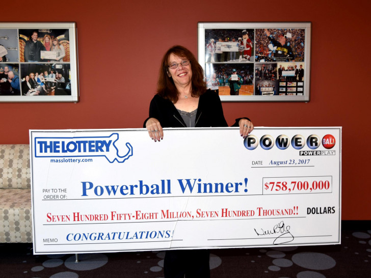 Mavis Wanczyk ist die glückliche Gewinnerin des weltweit größten Einzellottopreises. Foto: The Lotter Enterprises Limited