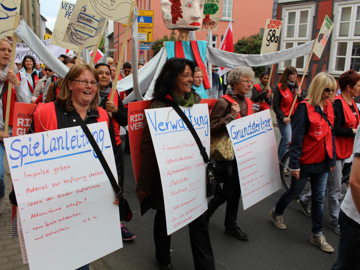 Erziehende auf Streikumzug in Wolfenbüttel. Symbolbild/Foto: Jan Borner