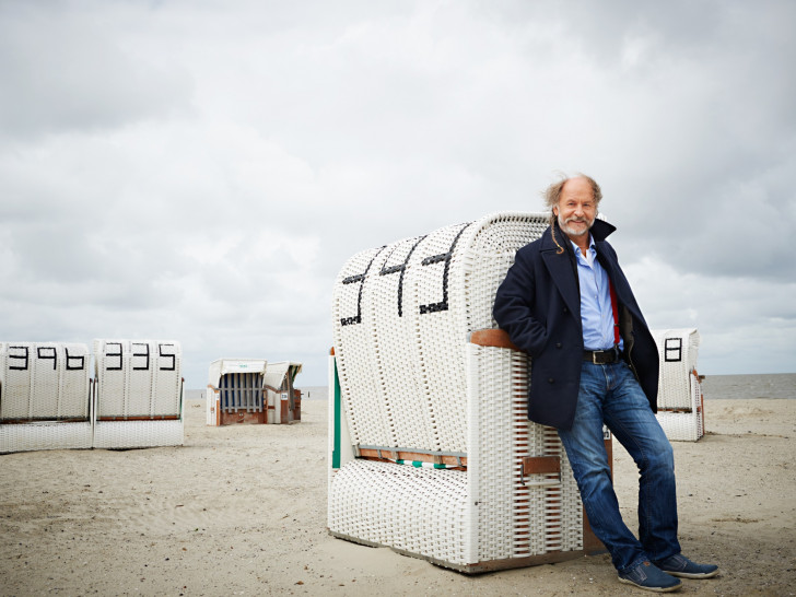 Der Autor Klaus-Peter Wolf liest aus seinem neuen Krimi. Foto: Gaby Gerster