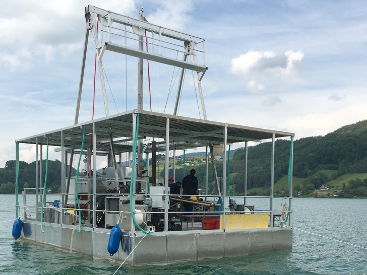 "Hipercorig" Beprobungssystem zur Gewinnung von Sedimentkernen bis zu 100 Metern Länge, aufgenommen während eines Tests auf dem Mondsee im November 2016. Foto: T. Yilmaz