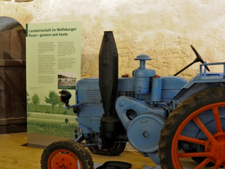 Lanz-Bolldog-Traktor in der Landwirtschaftssammlung in der Historischen Brauscheune. Foto: Stadtmuseum Schloss Wolfsburg